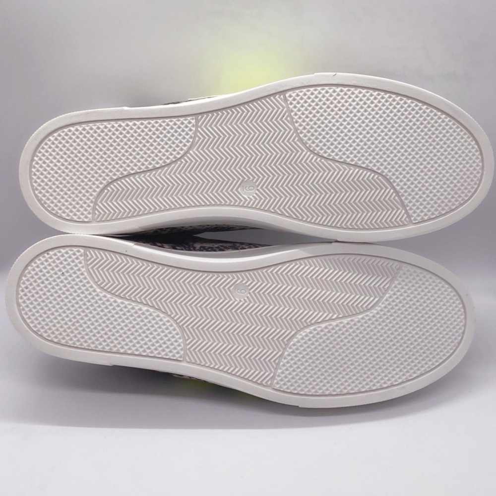 Steven by Steve Madden Reeves Printed Star Patch Sneakers - Picture 8 of 9